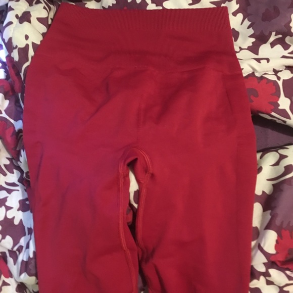Lululemon size 4 zone in pants - Picture 3 of 5